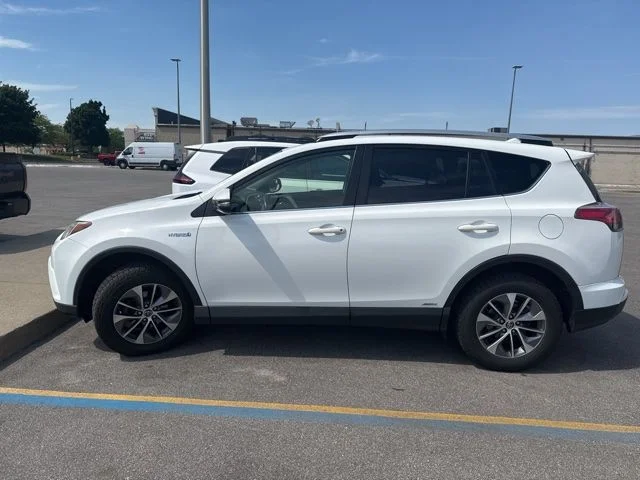 Used 2016 White Toyota XLE image 5
