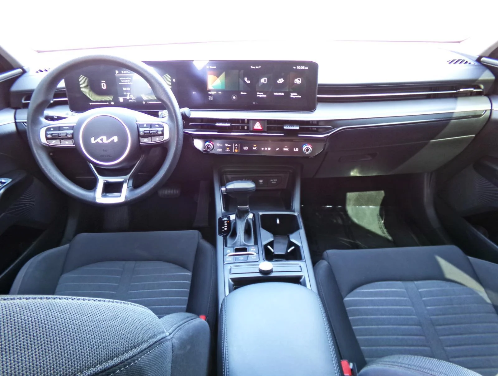 Used 2025 Runway Red Kia LXS image 5