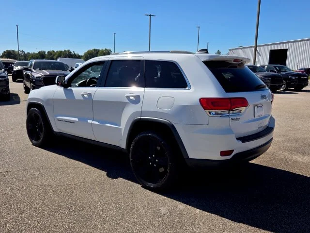 Used 2014 White Jeep Laredo image 10