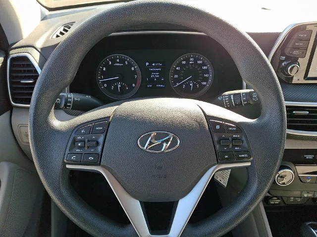 Used 2019 White Hyundai SE image 19
