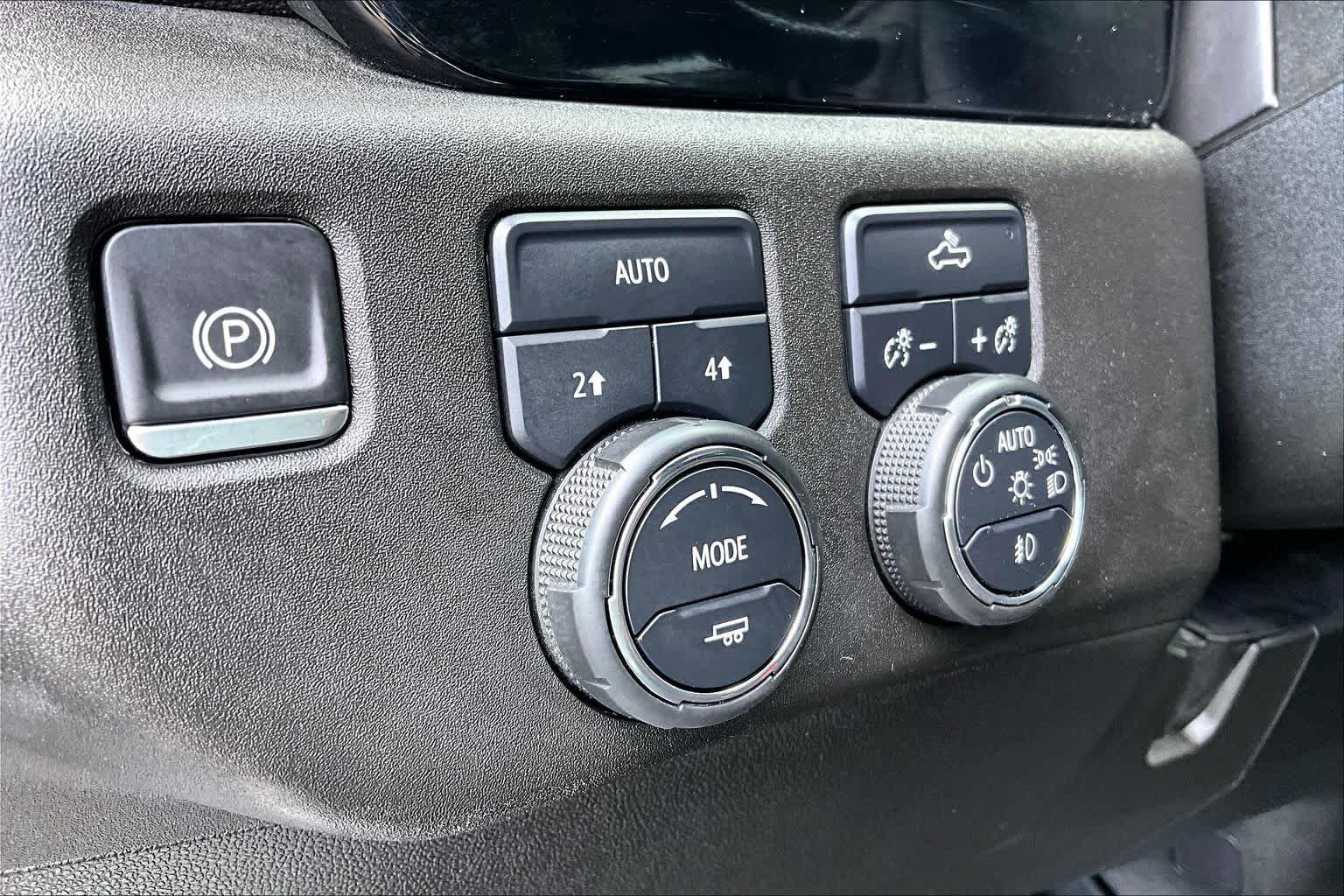 Used 2024 Summit White Chevrolet RST image 32