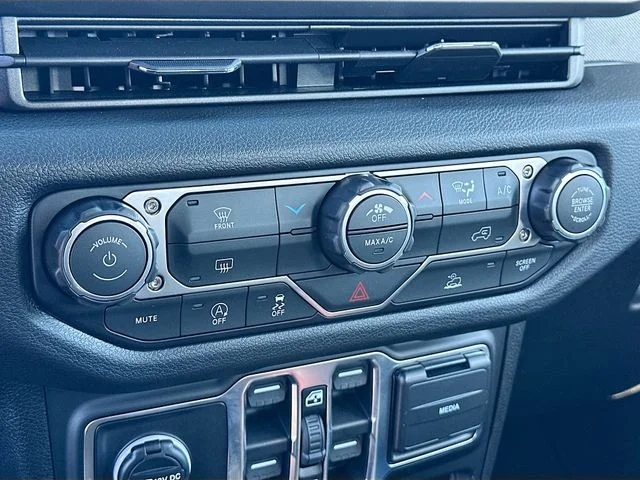 2026 Jeep Gladiator Sport - Photo 11