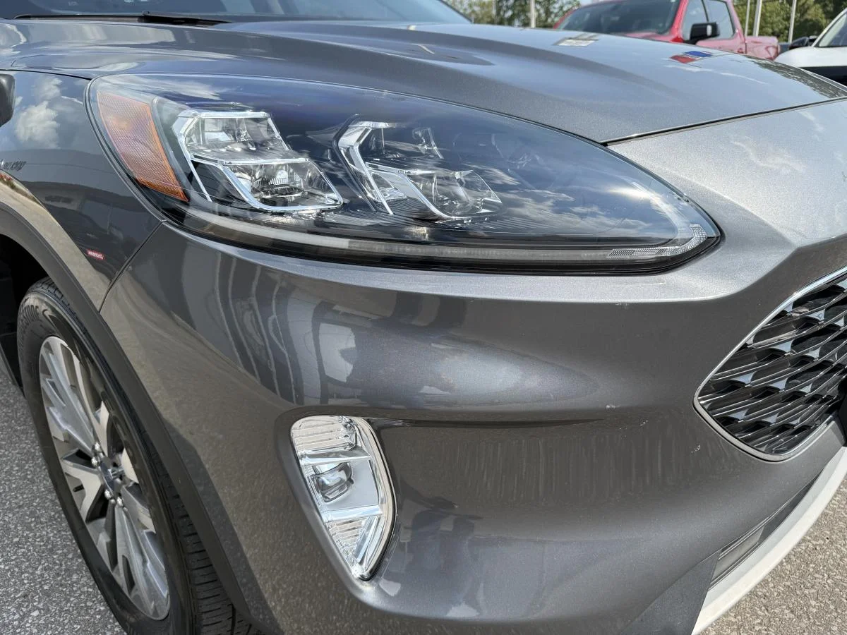 Used 2022 Grey Ford Titanium Awd image 9