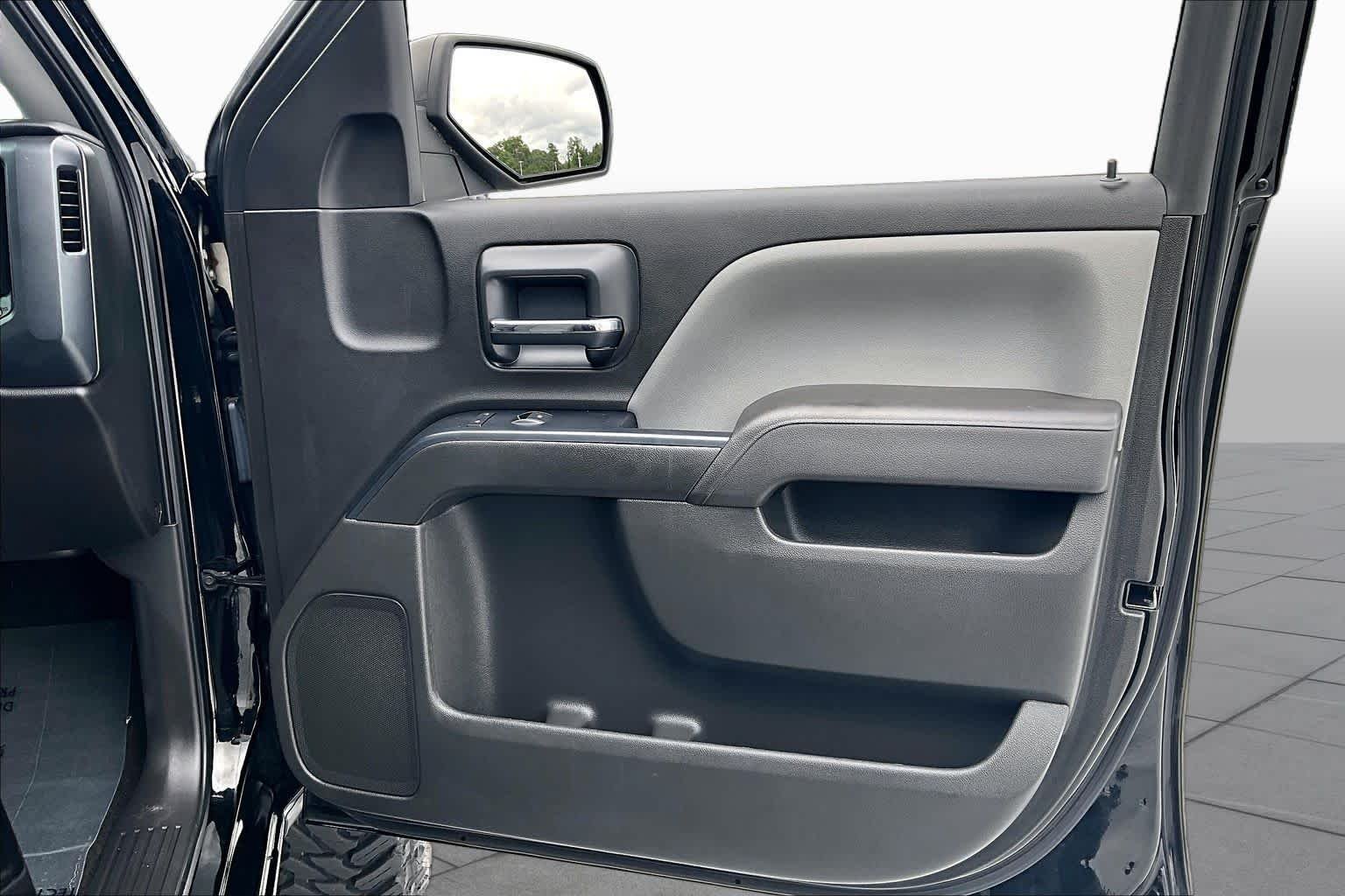 Used 2018 Black Chevrolet Custom image 22