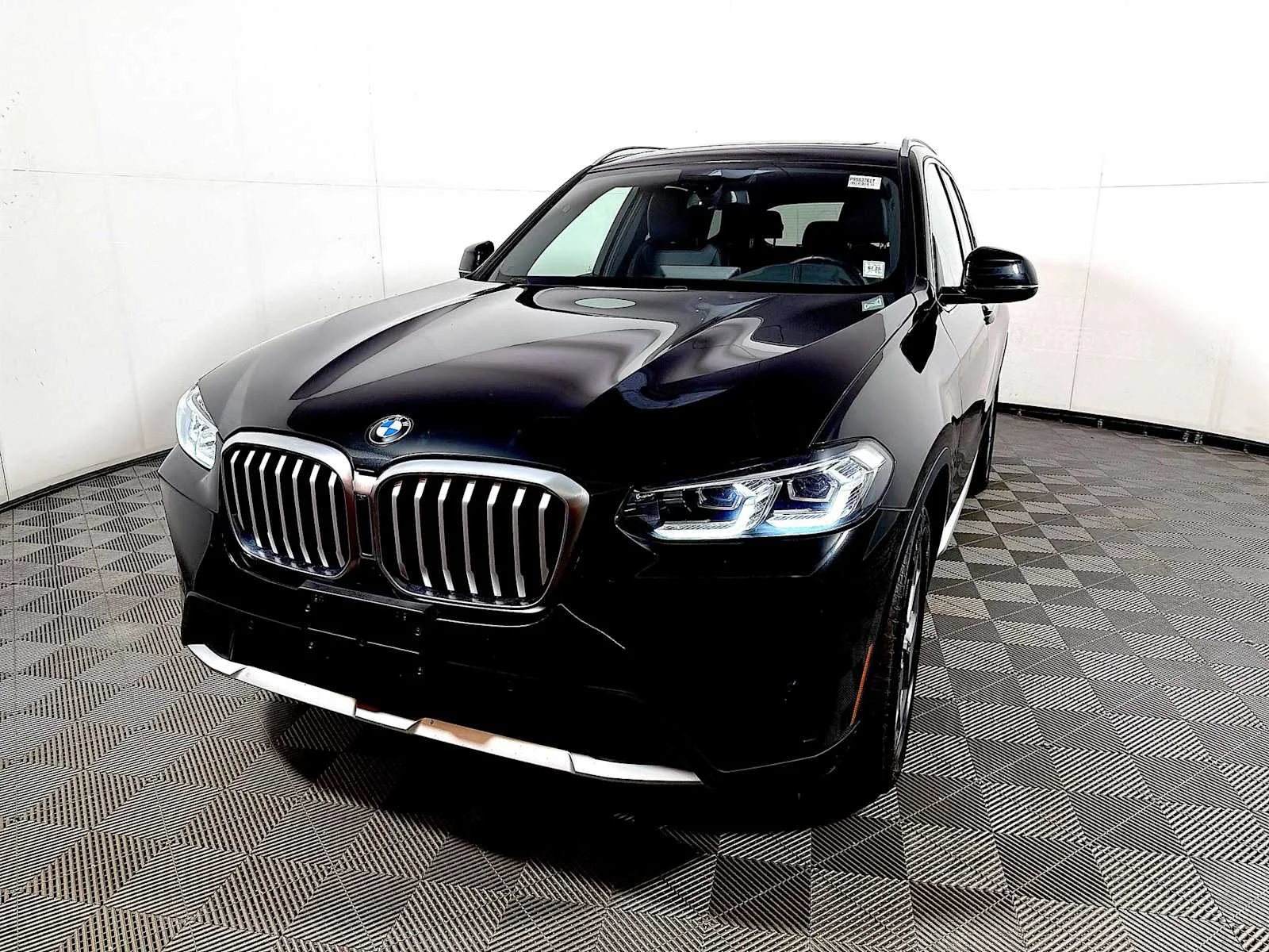 Used 2023 Black Sapphire Metallic BMW xDrive30i image 3