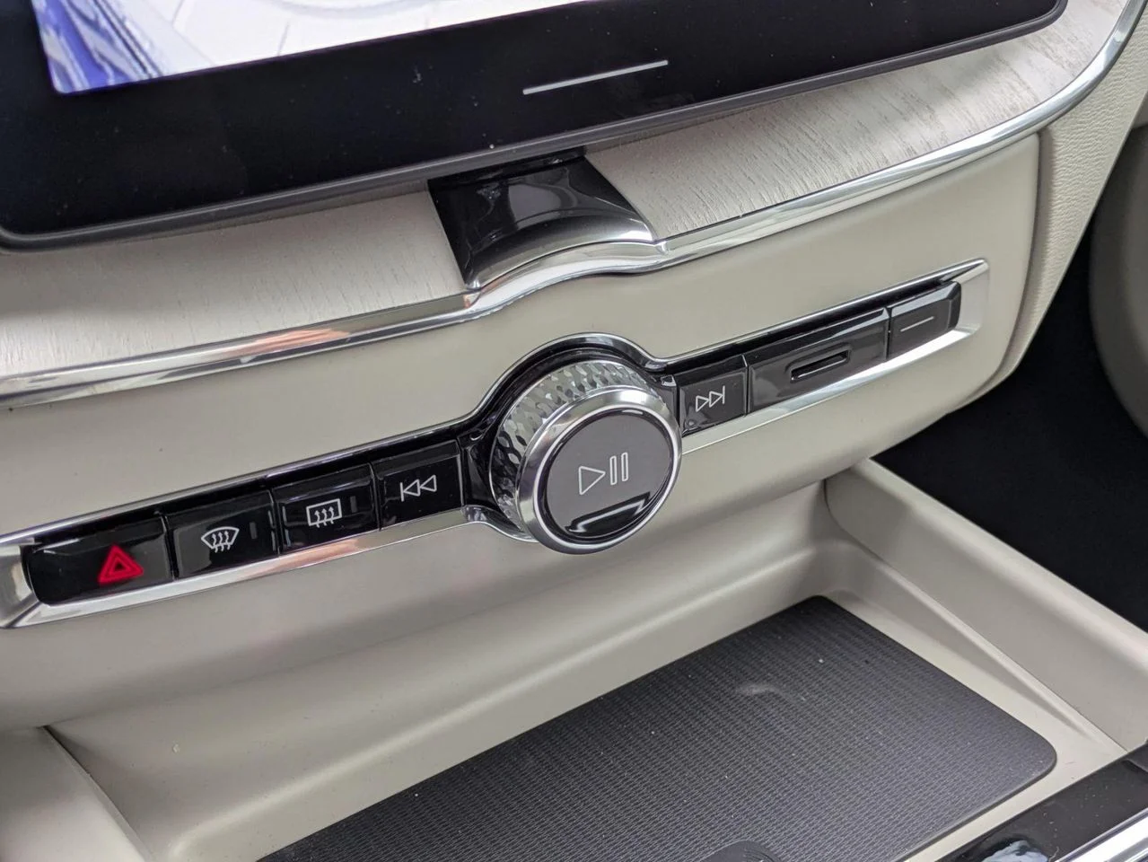 New 2026 Crystal White Volvo Ultra image 10