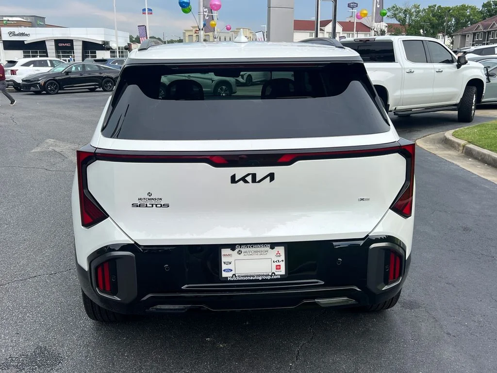 New 2027 White Kia X-Line SX image 6
