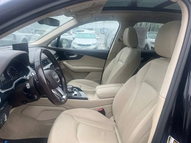 Used 2019 Orca Black Metallic Audi SE Premium image 12