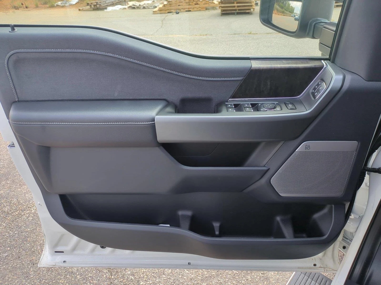 Used 2026 Oxford White Ford LARIAT image 12
