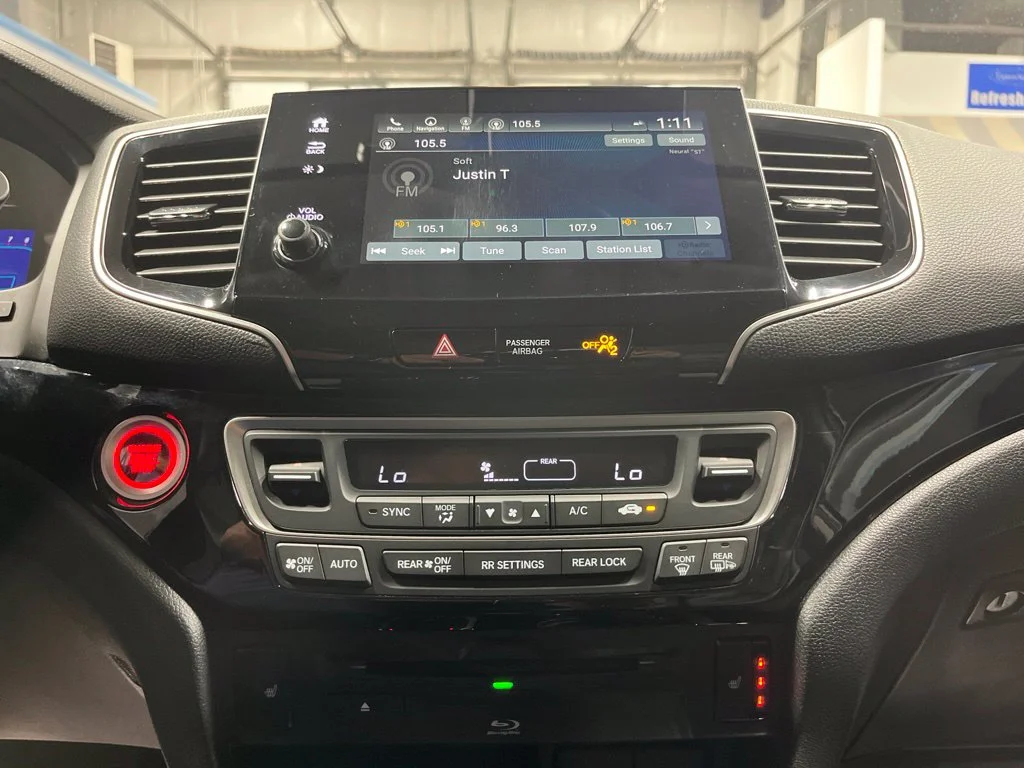 Certified Used 2020 Platinum White Pearl Honda Touring image 25