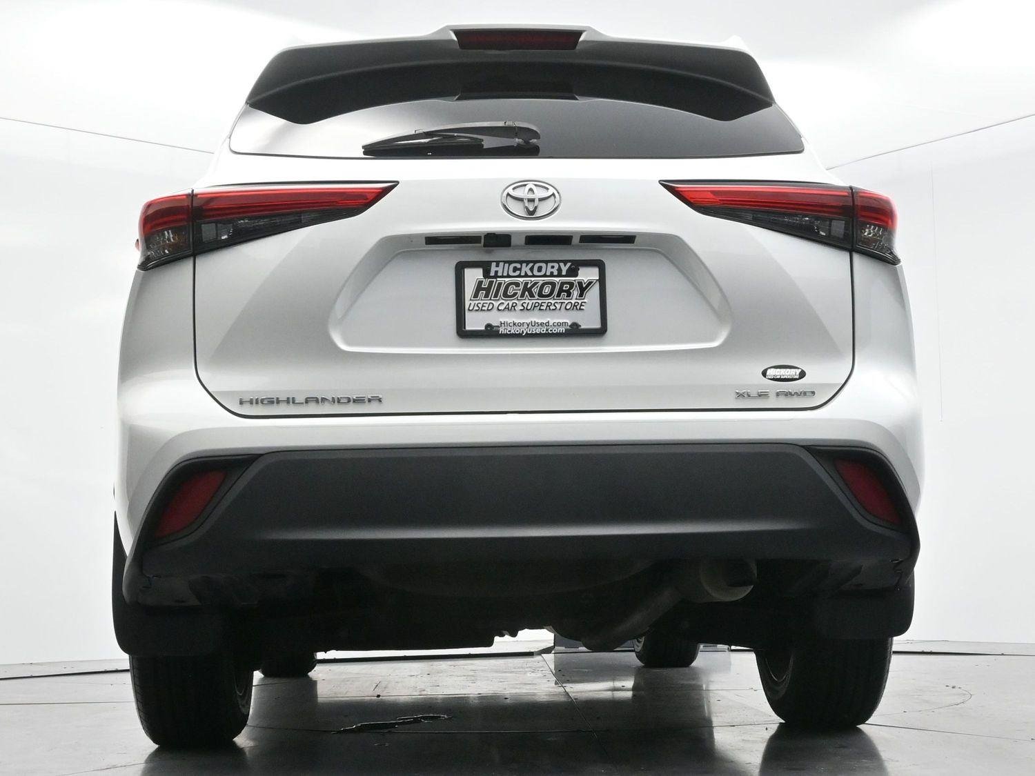 Used 2022 Wind Chill Pearl Toyota XLE image 57