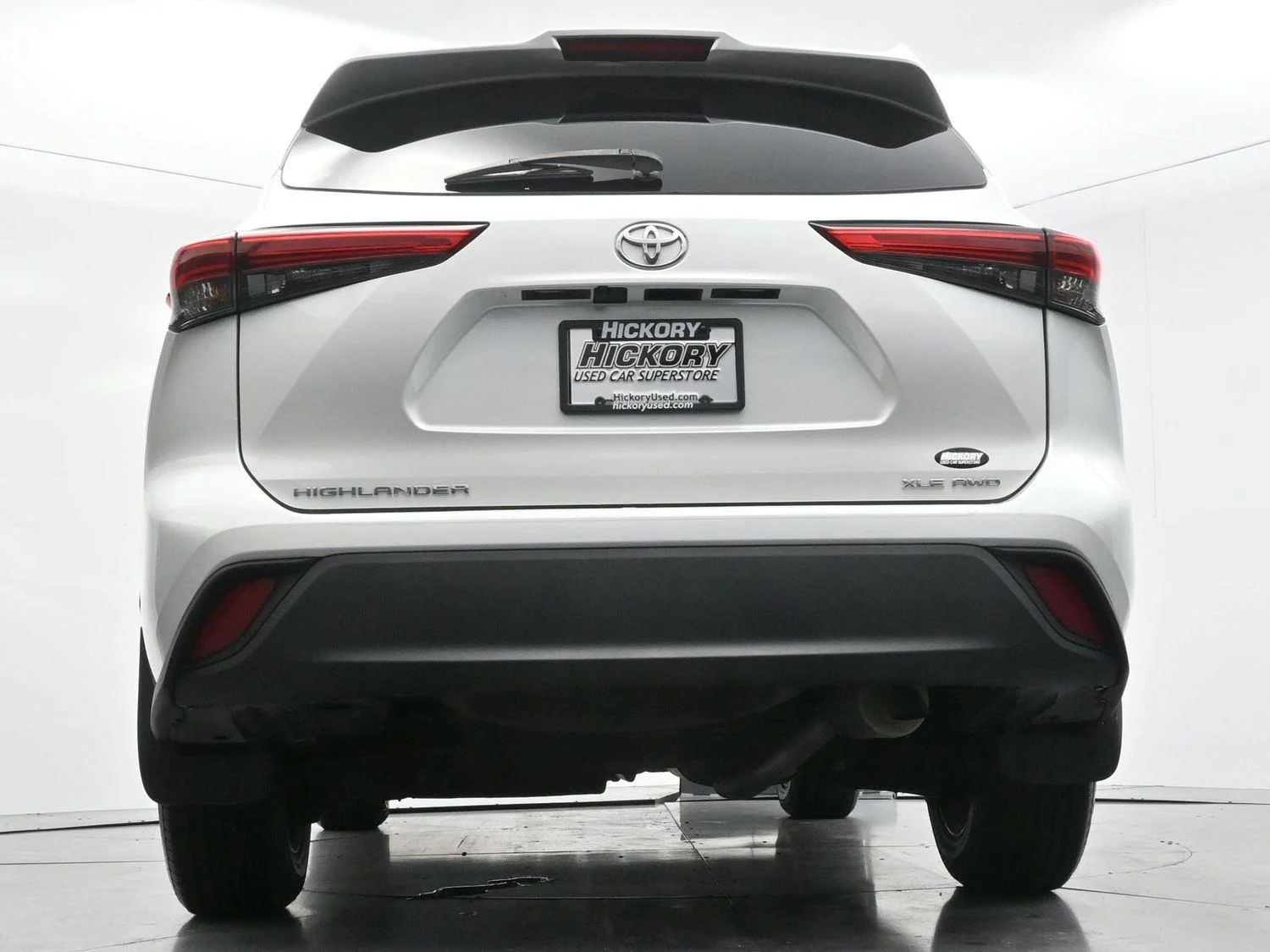 Used 2022 Wind Chill Pearl Toyota XLE image 57