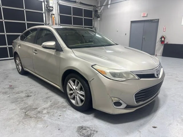 Used 2015 Silver Toyota XLE image 3
