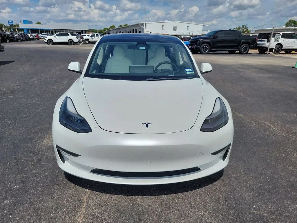 Used 2022 White Tesla RWD image 28