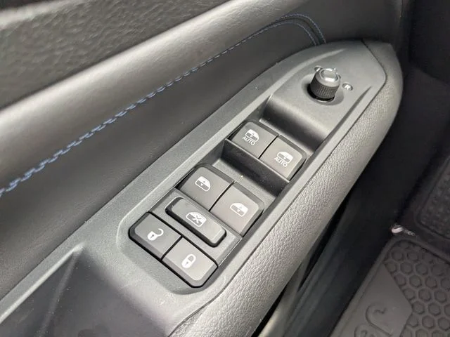 New 2026 Hydro Blue Pearl-Coat Exterior Paint Jeep Latitude image 24