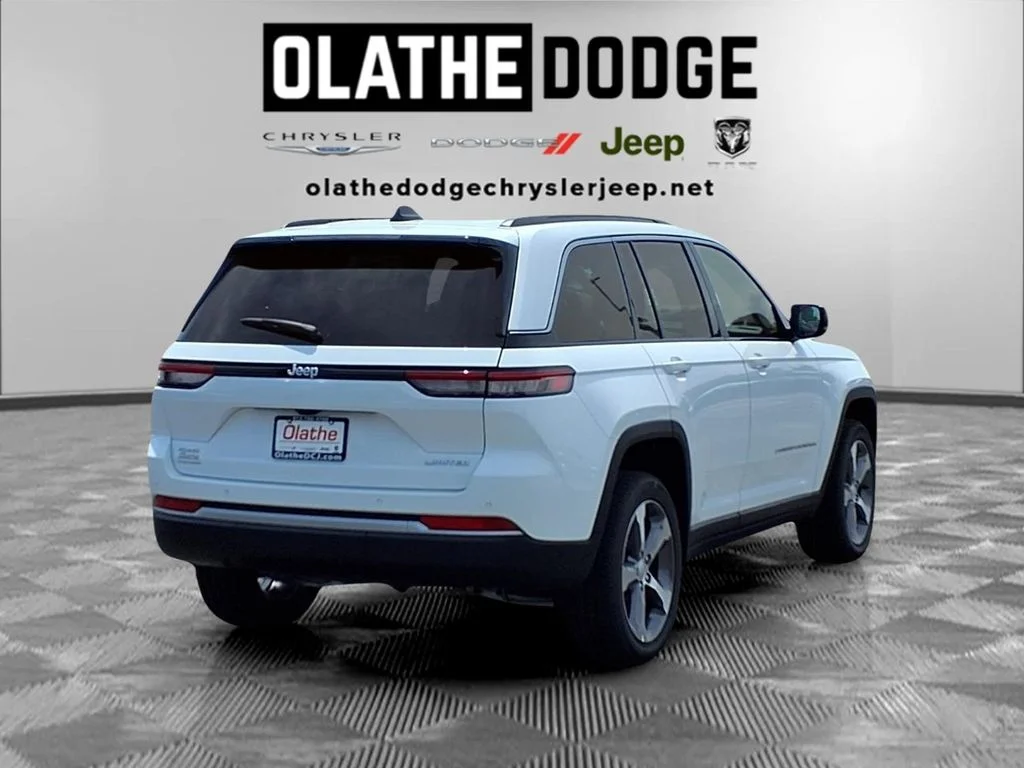 New 2026 Diamond Black Crystal Pearl-Coat Exterior Paint Jeep Limited image 27