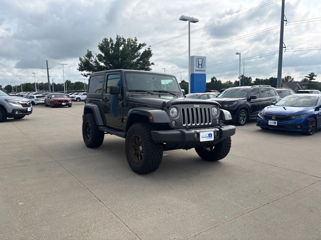 Used 2017 Granite Crystal Metallic Clearcoat Jeep Sahara image 3