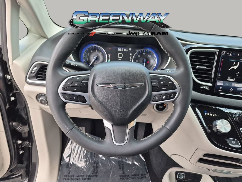Used 2023 Brilliant Black Crystal Pearlcoat Chrysler Touring L image 21