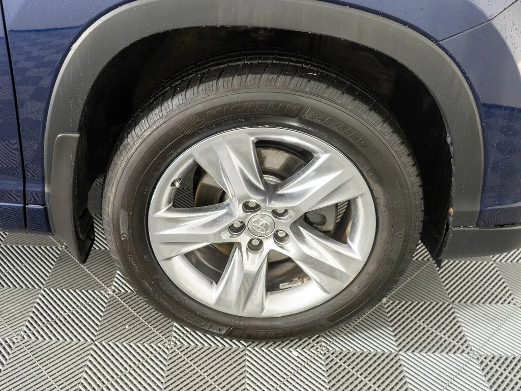Used 2015 Blue Toyota Limited Platinum V6 image 35