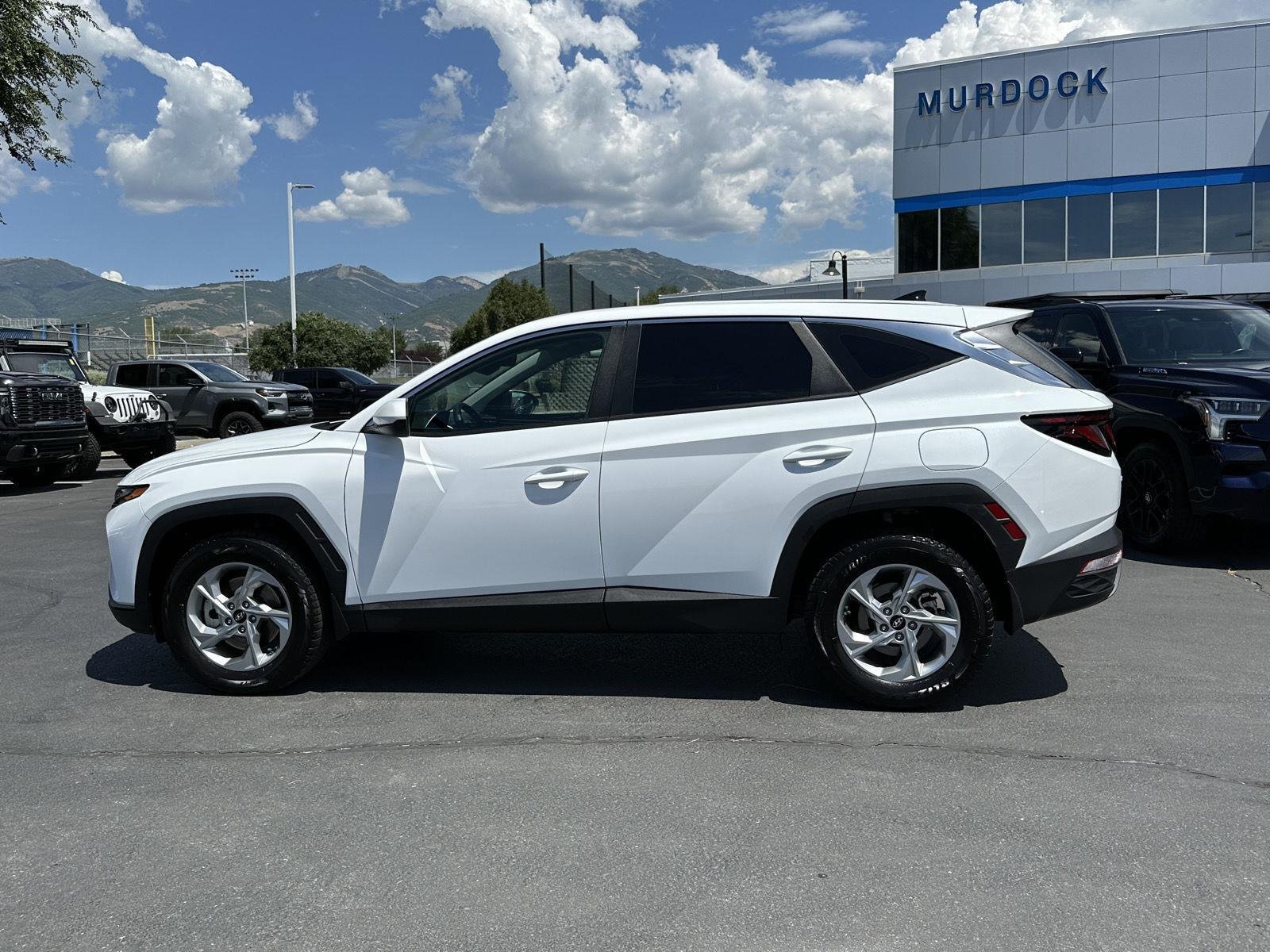 Used 2024 White Hyundai SE image 13