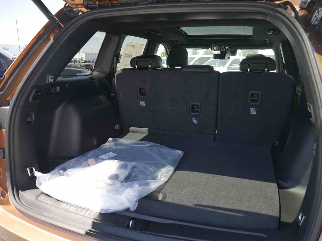 New 2026 Copper Shino Metallic Clear-Coat Exterior Paint Jeep Limited image 8
