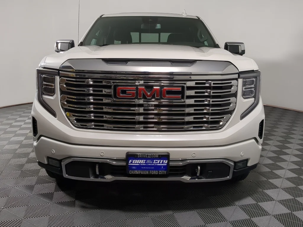 Used 2022 White GMC Denali image 4