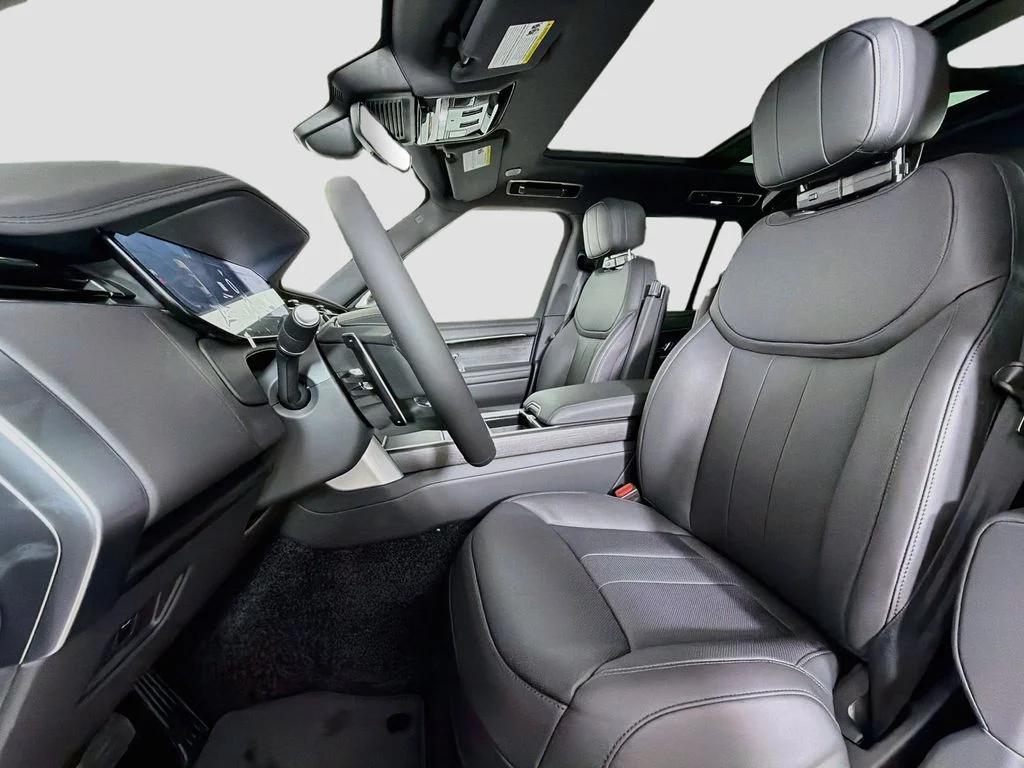 New 2027 Santorini Black Land Rover SE image 22
