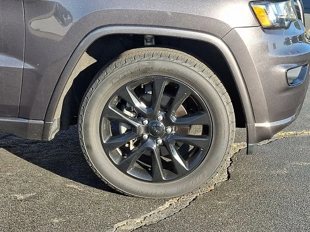 Used 2018 Gray Jeep Altitude image 8