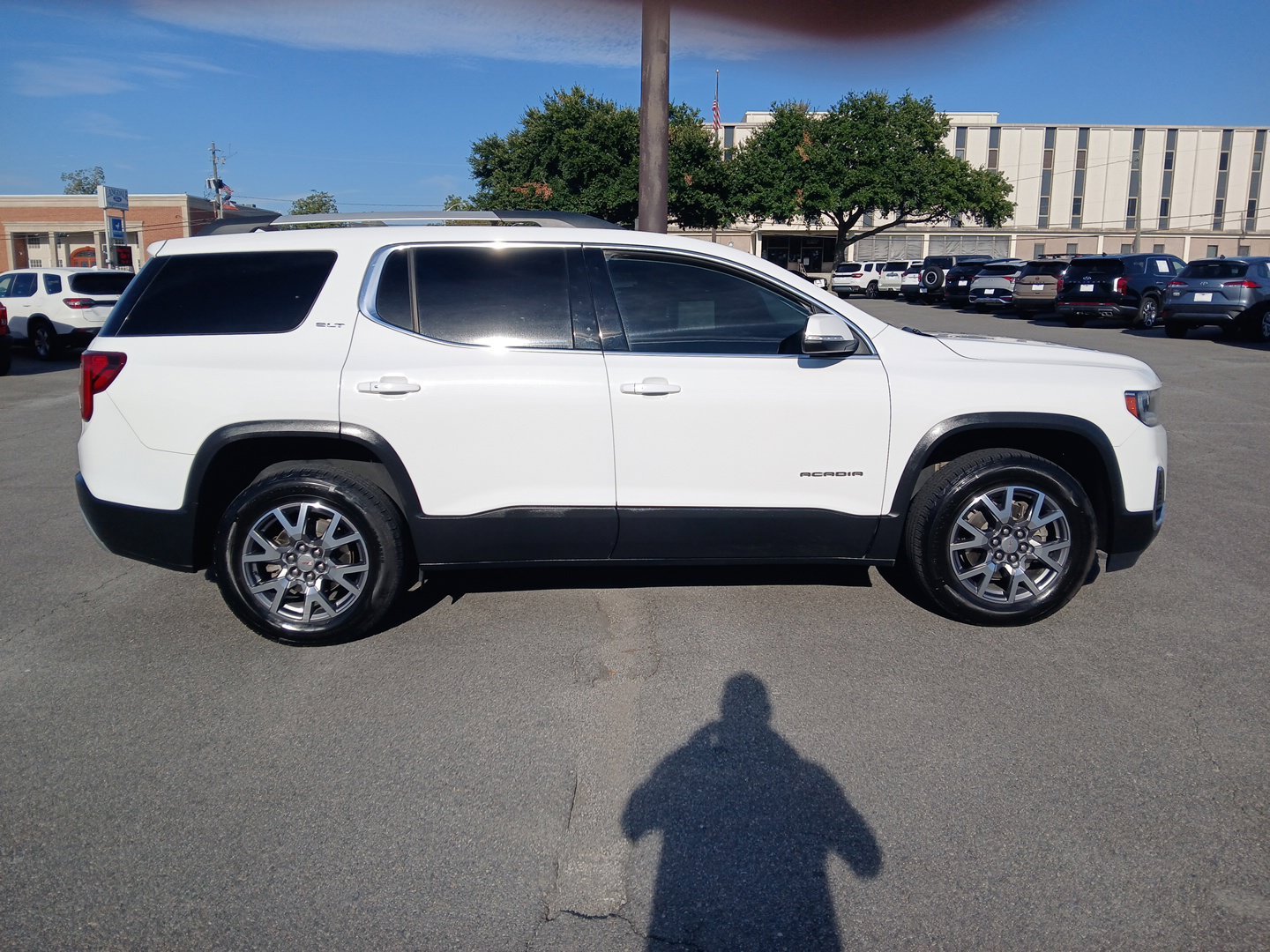 Used 2023 Summit White GMC SLT image 3