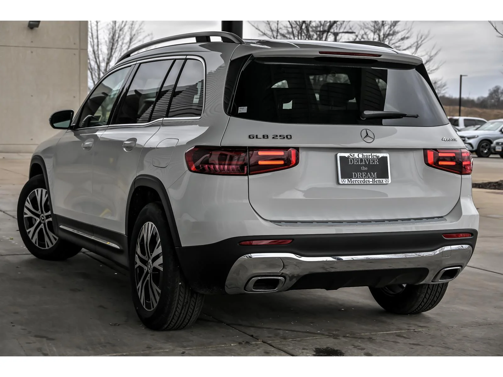 New 2026 Polar White Mercedes-Benz GLB 250 image 4