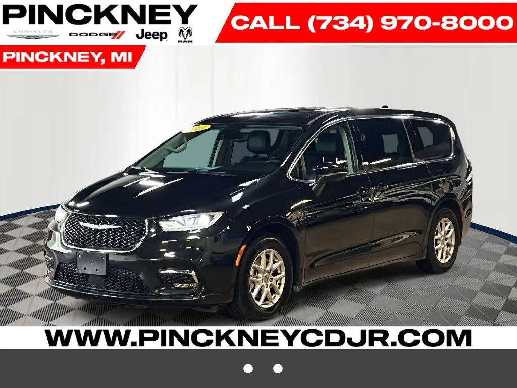 Used 2023 Black Chrysler Touring L image 1