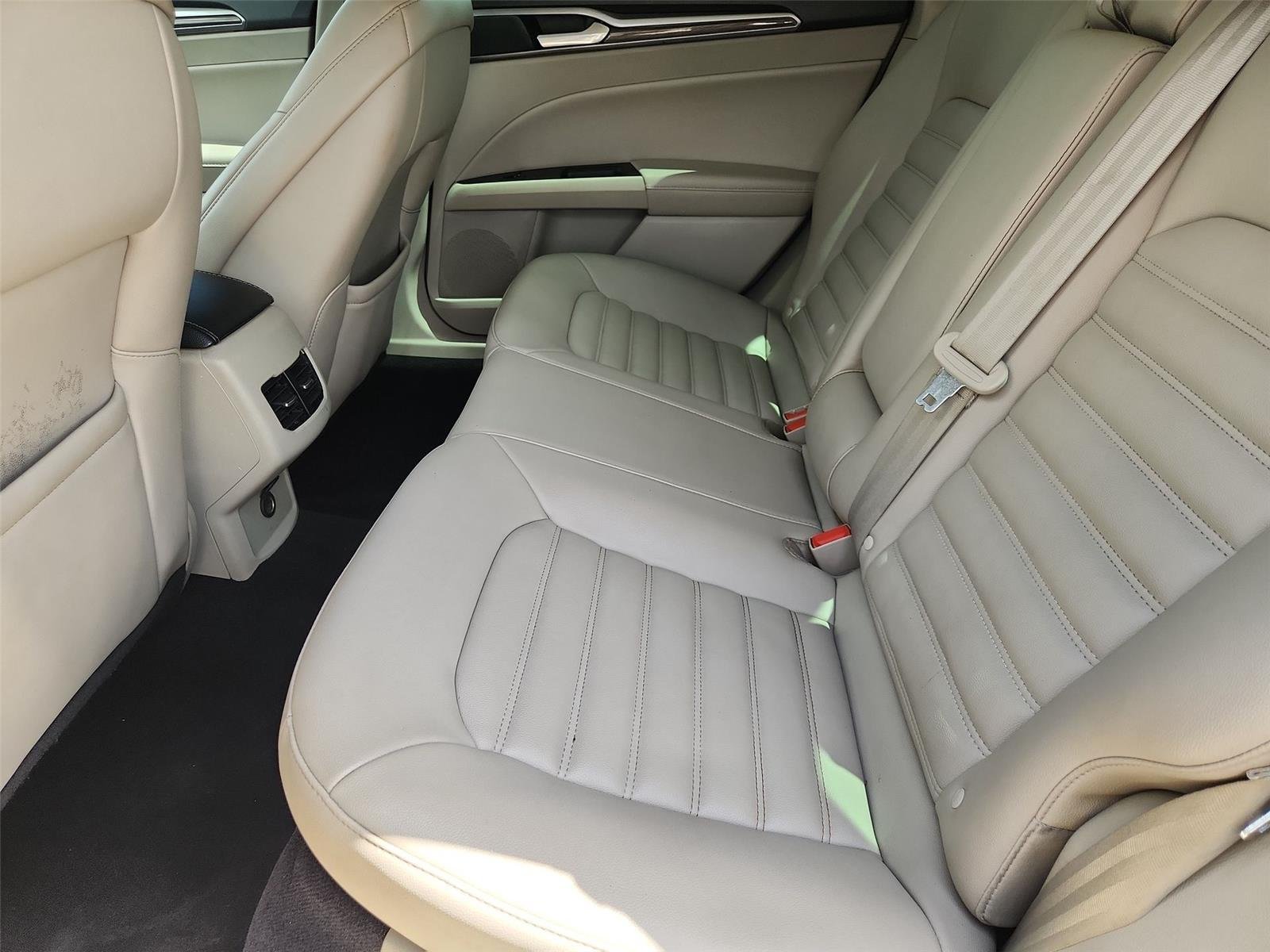 Used 2019 Black Ford SEL image 23