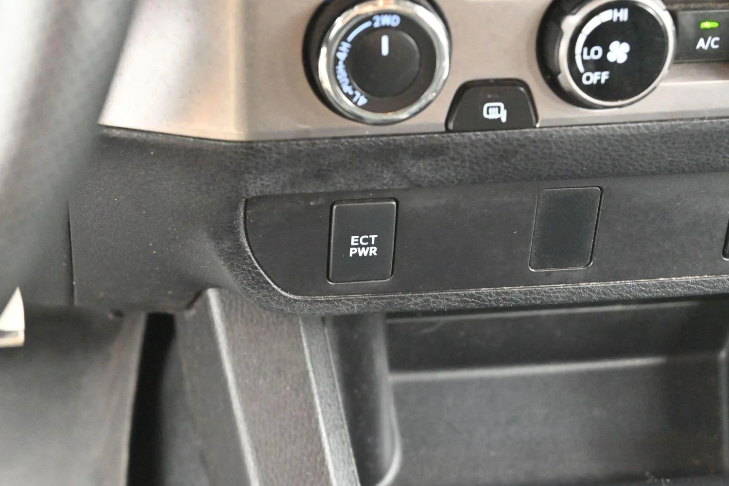 Used 2016 Black Toyota SR image 22
