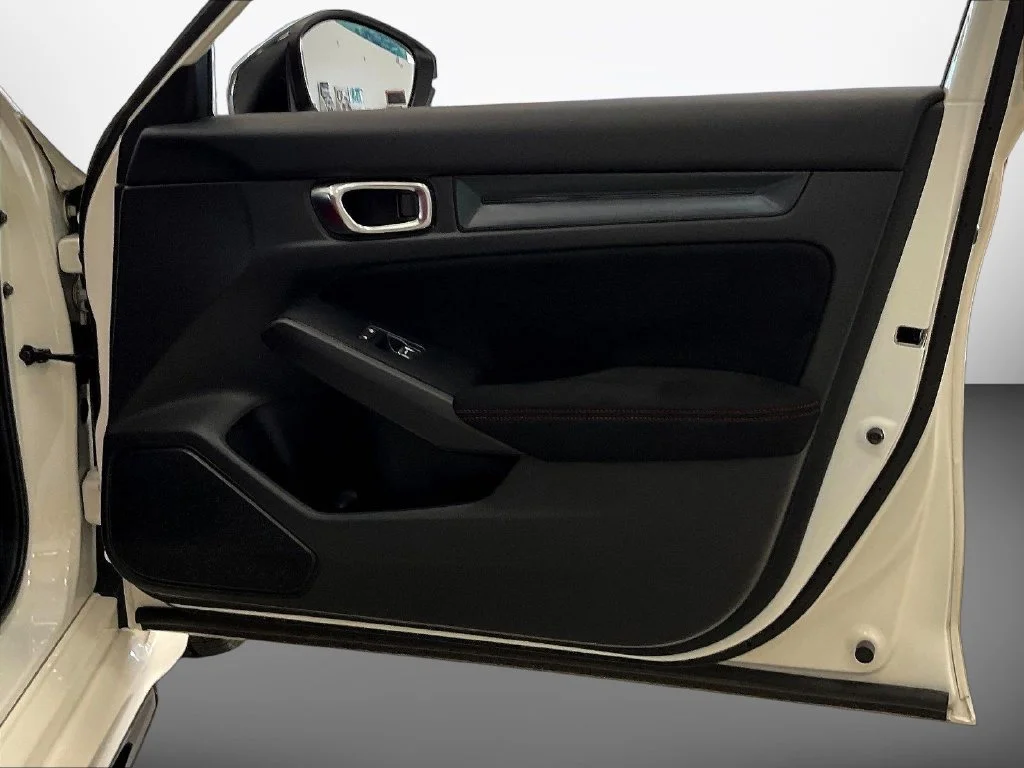 Used 2025 White Honda  image 29