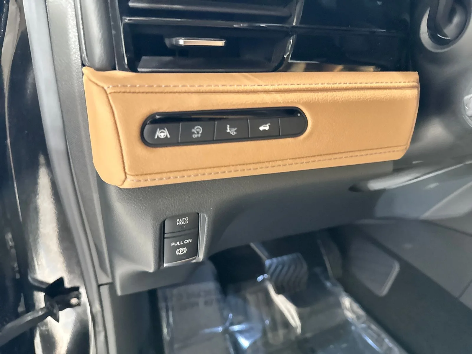 Certified Used 2025 Black INFINITI LUXE image 15