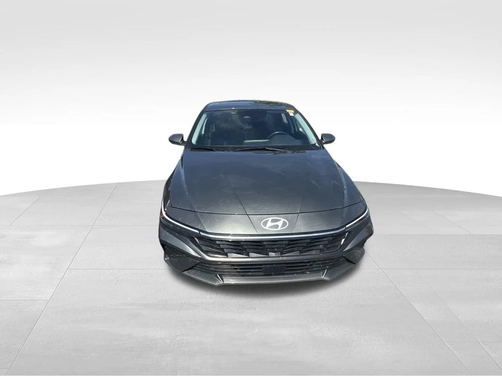 Used 2025 Gray Hyundai SEL Convenience image 11
