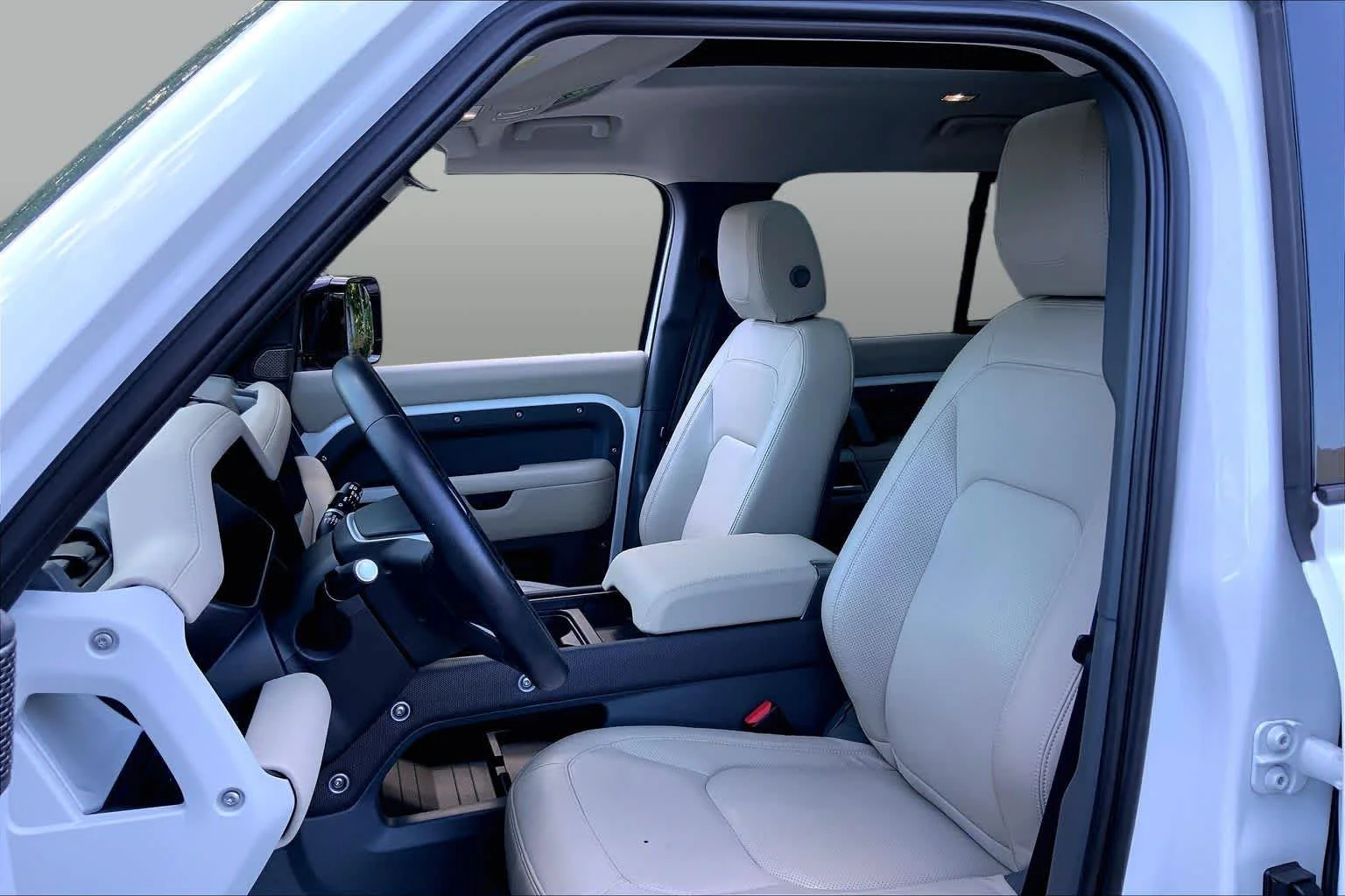 Used 2024 Fuji White Land Rover S image 9