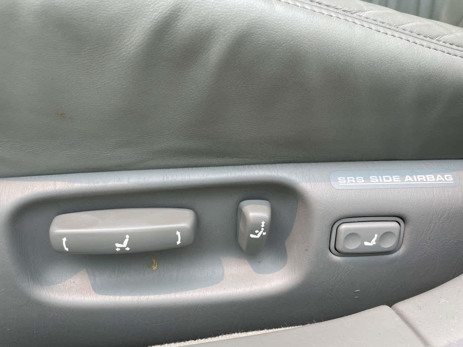 Used 1998 Silver Jade Pearl Lexus  image 16