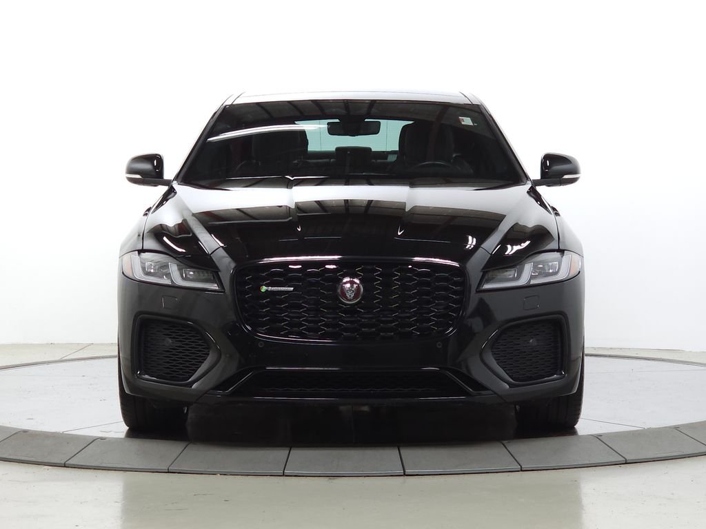Used 2022  Jaguar R-Dynamic SE image 11