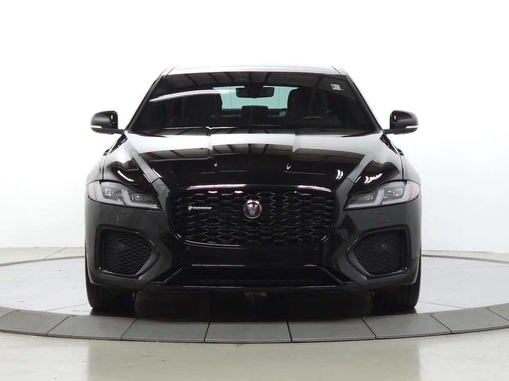 Used 2022  Jaguar R-Dynamic SE image 11
