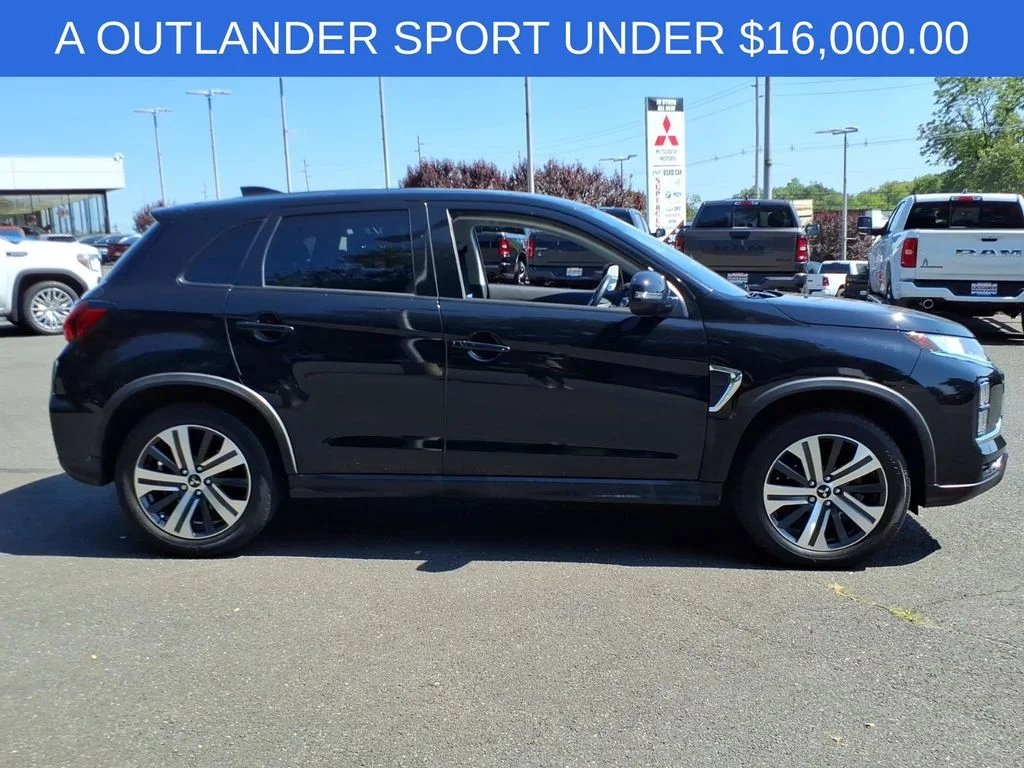 Used 2022 Black Mitsubishi 2.0 SE image 8
