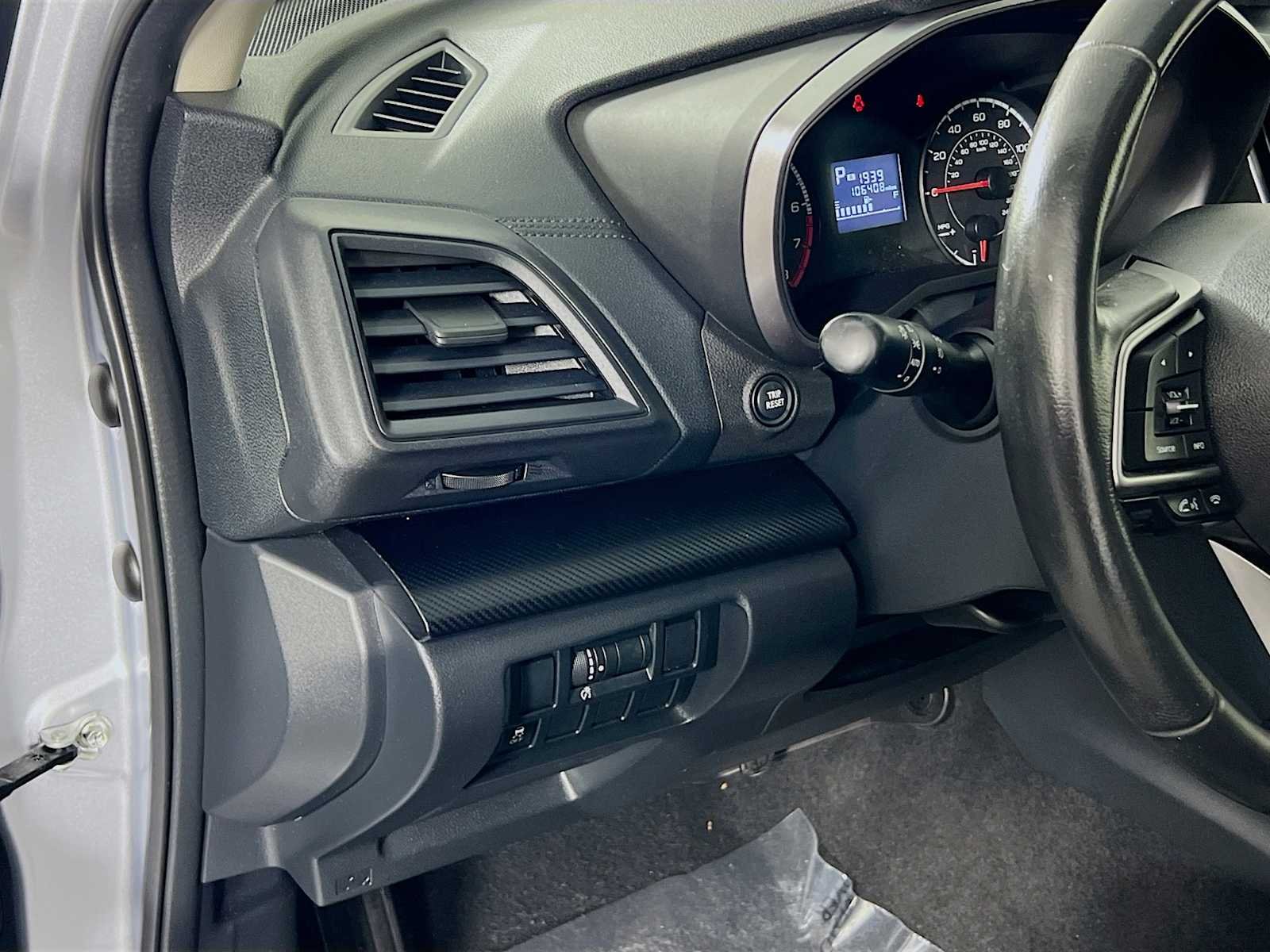 Used 2018 Ice Silver Metallic Subaru Premium image 10