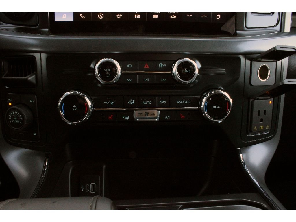 New 2026 Oxford White Ford XLT image 8