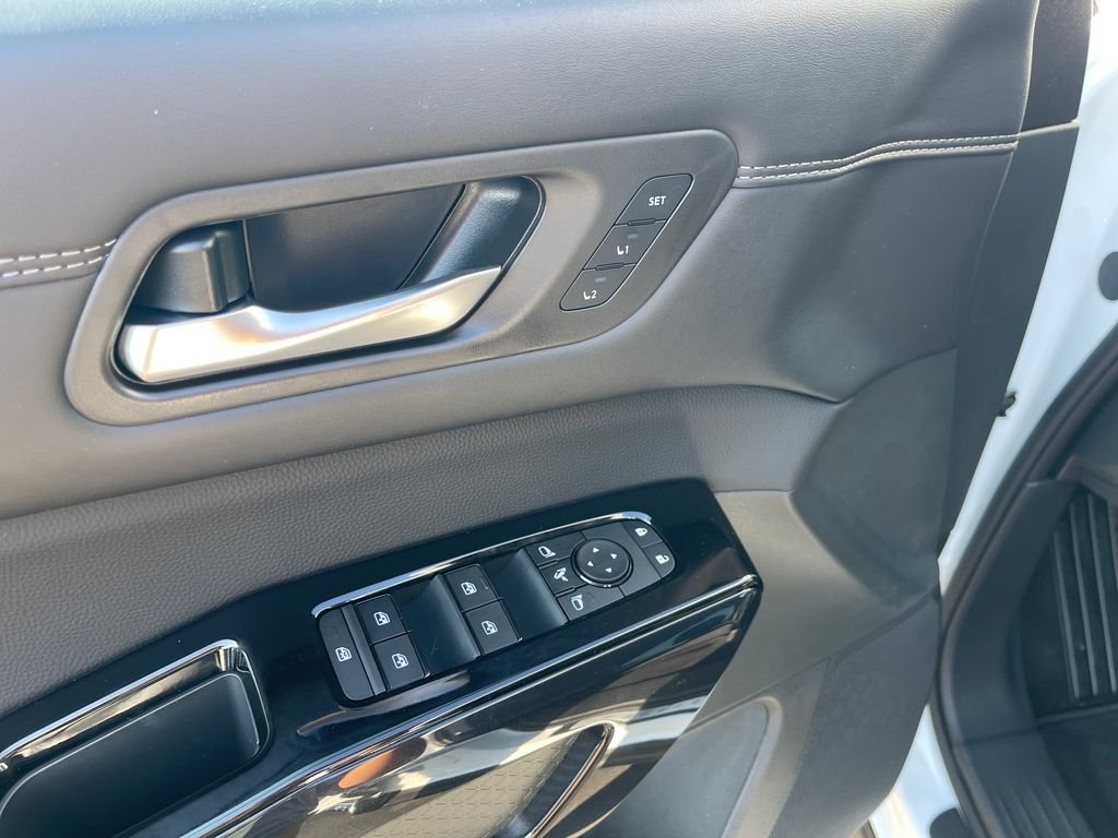 New 2026 Everest White Pearl TriCoat Nissan Platinum image 11