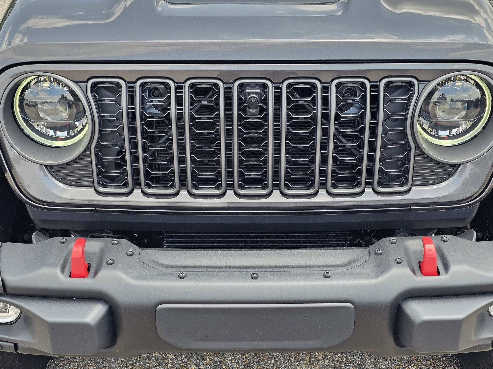New 2026 Granite Crystal Metallic Clear-Coat Exterior Paint Jeep Rubicon X image 3