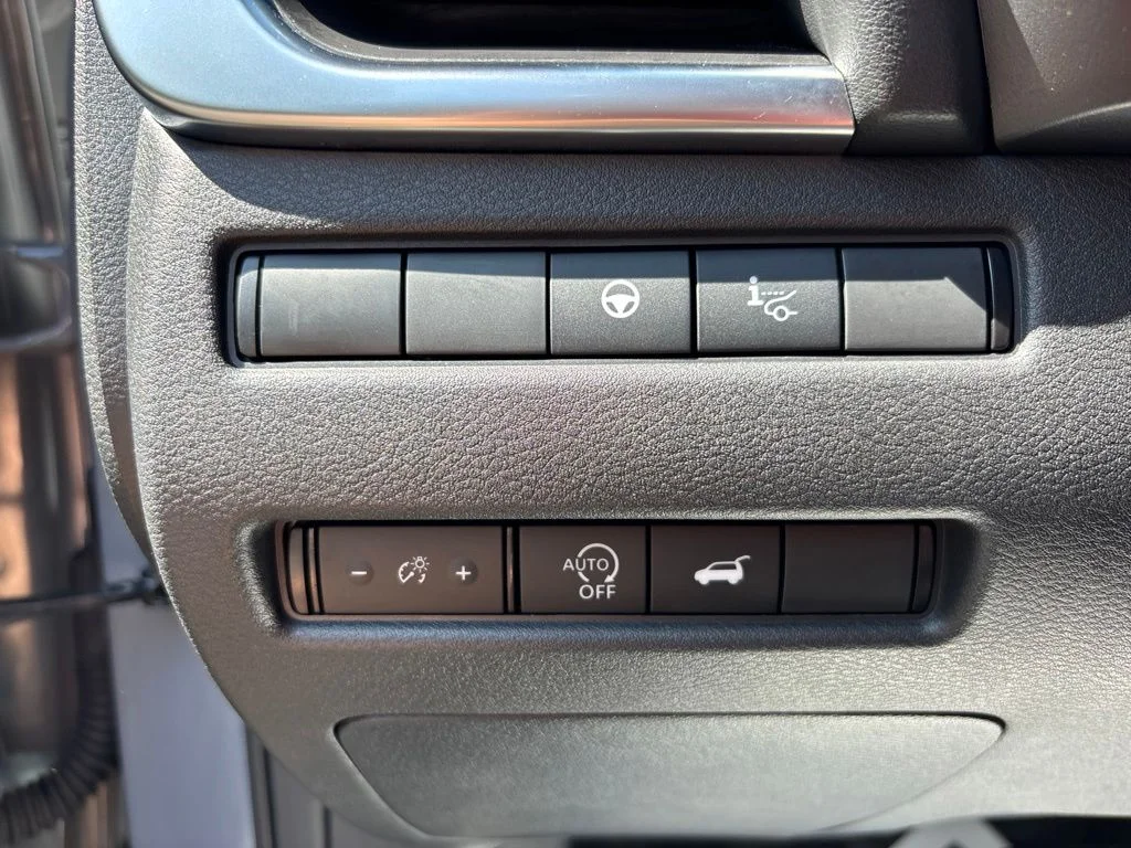 Used 2023 Gray Nissan Platinum image 22
