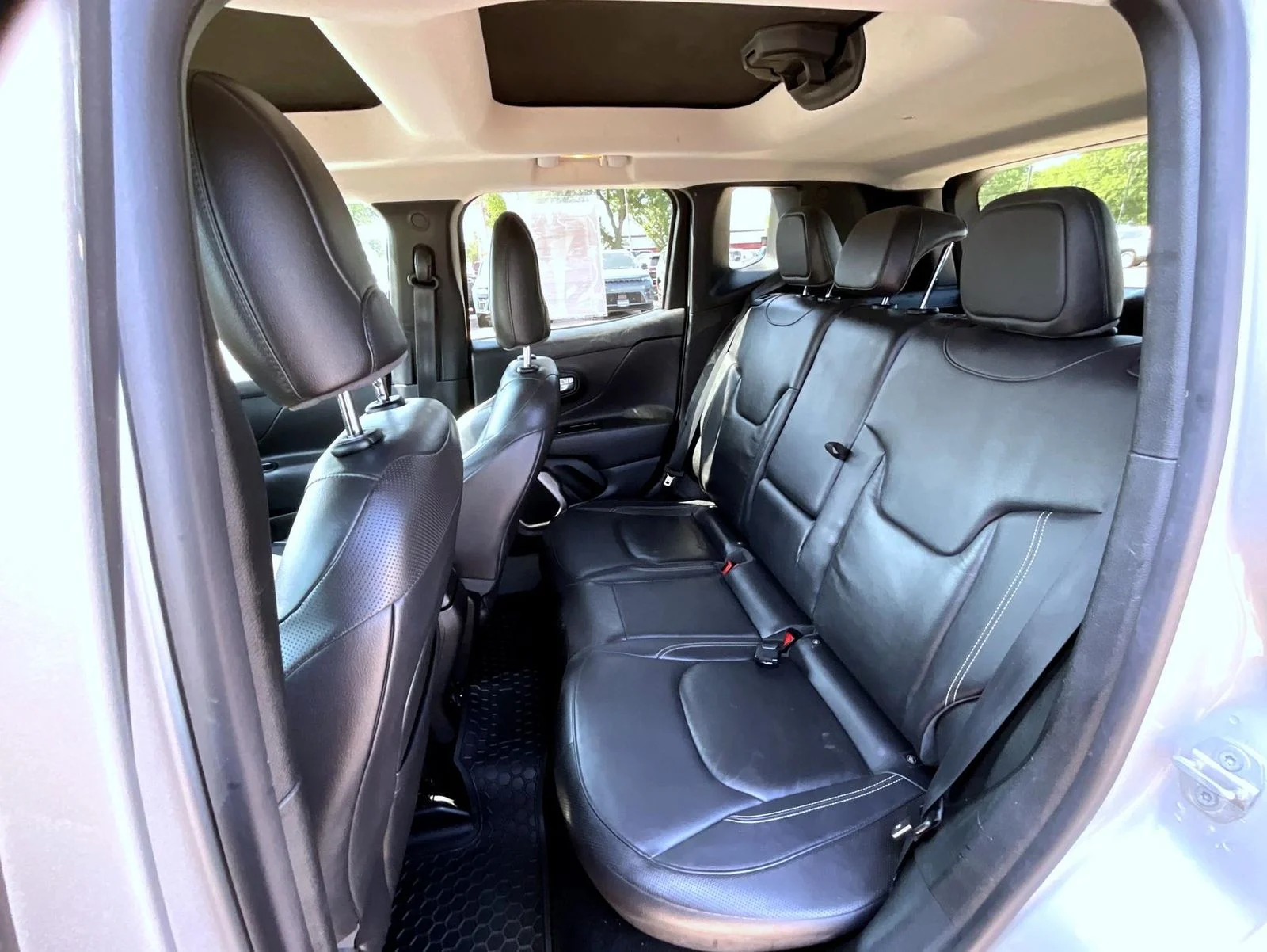 Used 2015 Silver Jeep Limited image 20