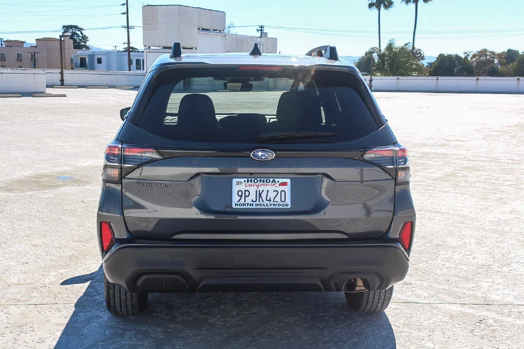 Used 2025 Gray Metallic Subaru Premium image 5