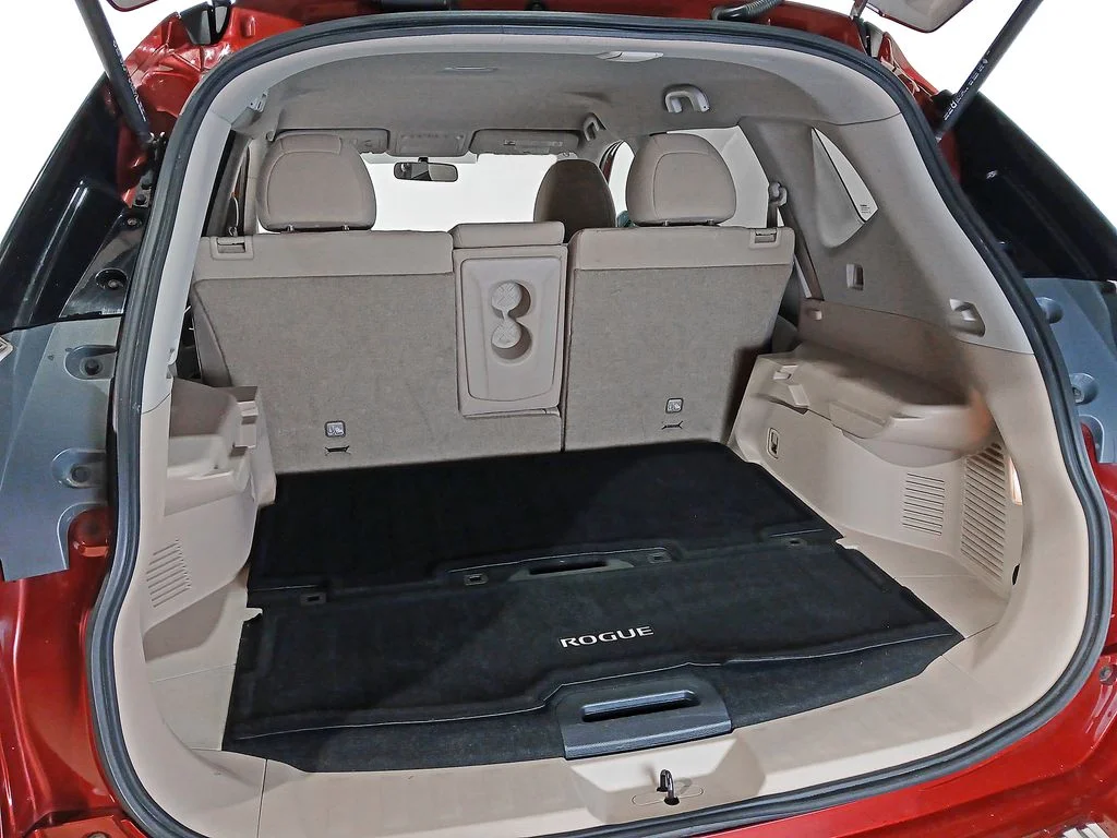 Used 2016 Red Nissan SV image 8