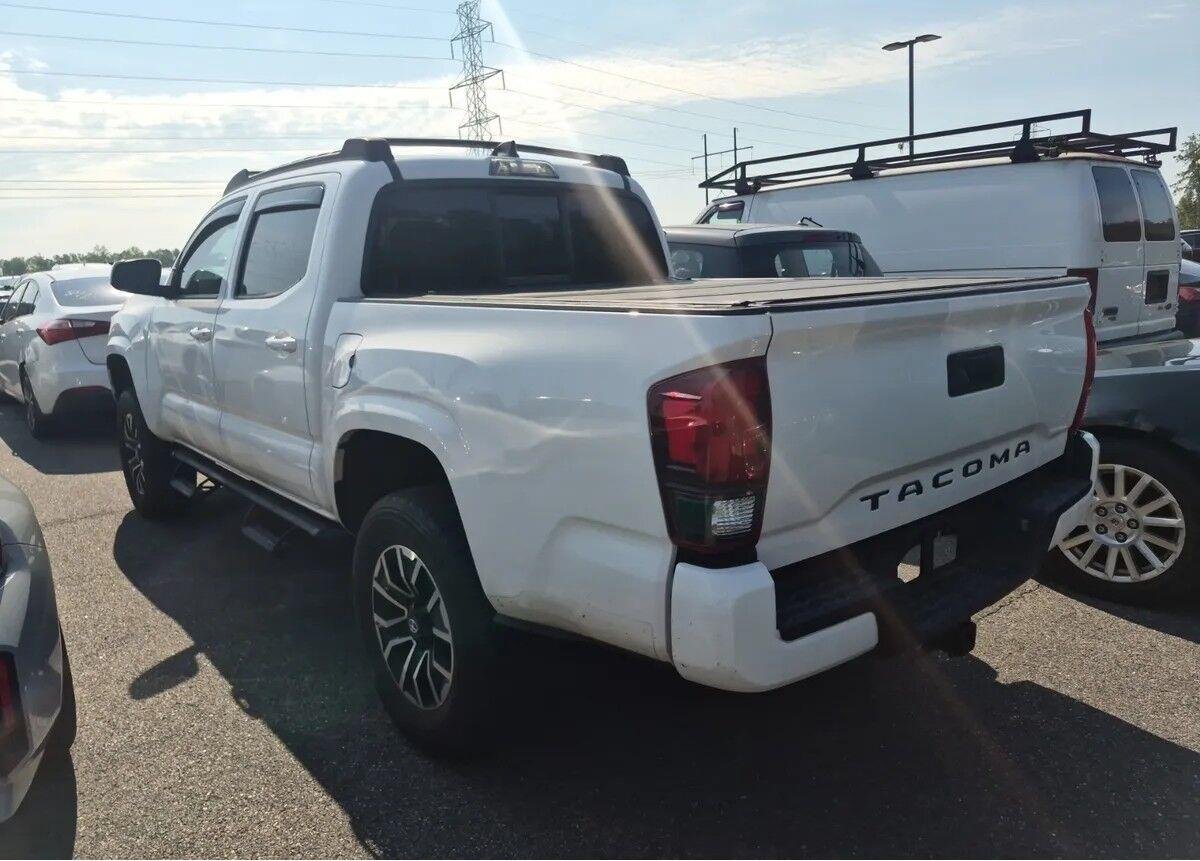 Used 2022 White Toyota SR V6 image 3